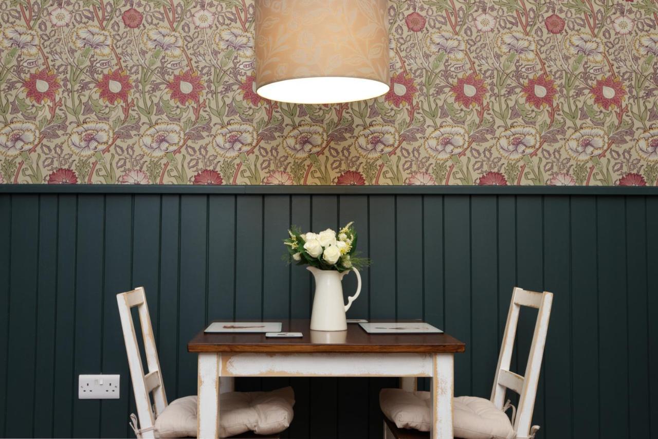 Faebuie Cottages Dalchreichart エクステリア 写真